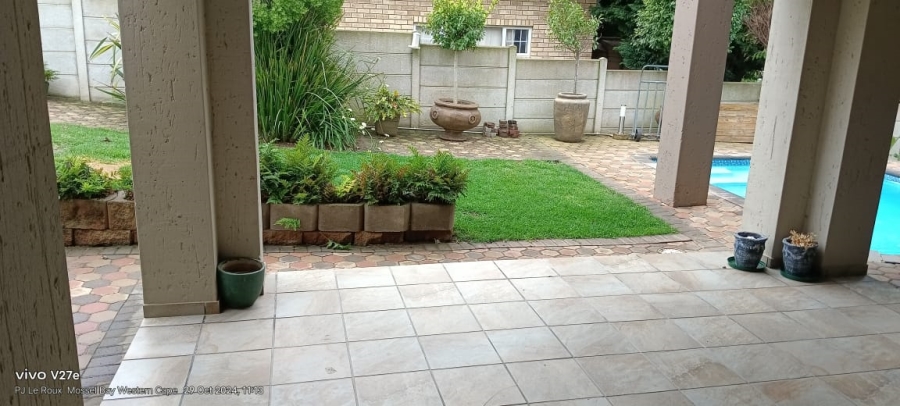 4 Bedroom Property for Sale in Menkenkop Western Cape